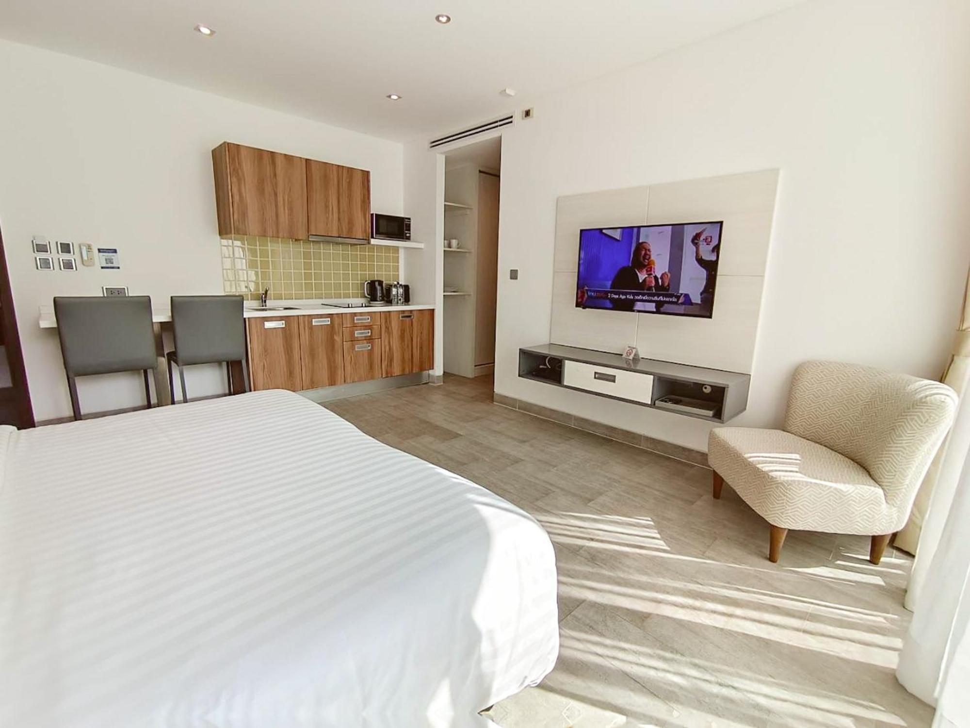 Lets Phuket Twin Sands Resort & Spa Patong Exteriör bild