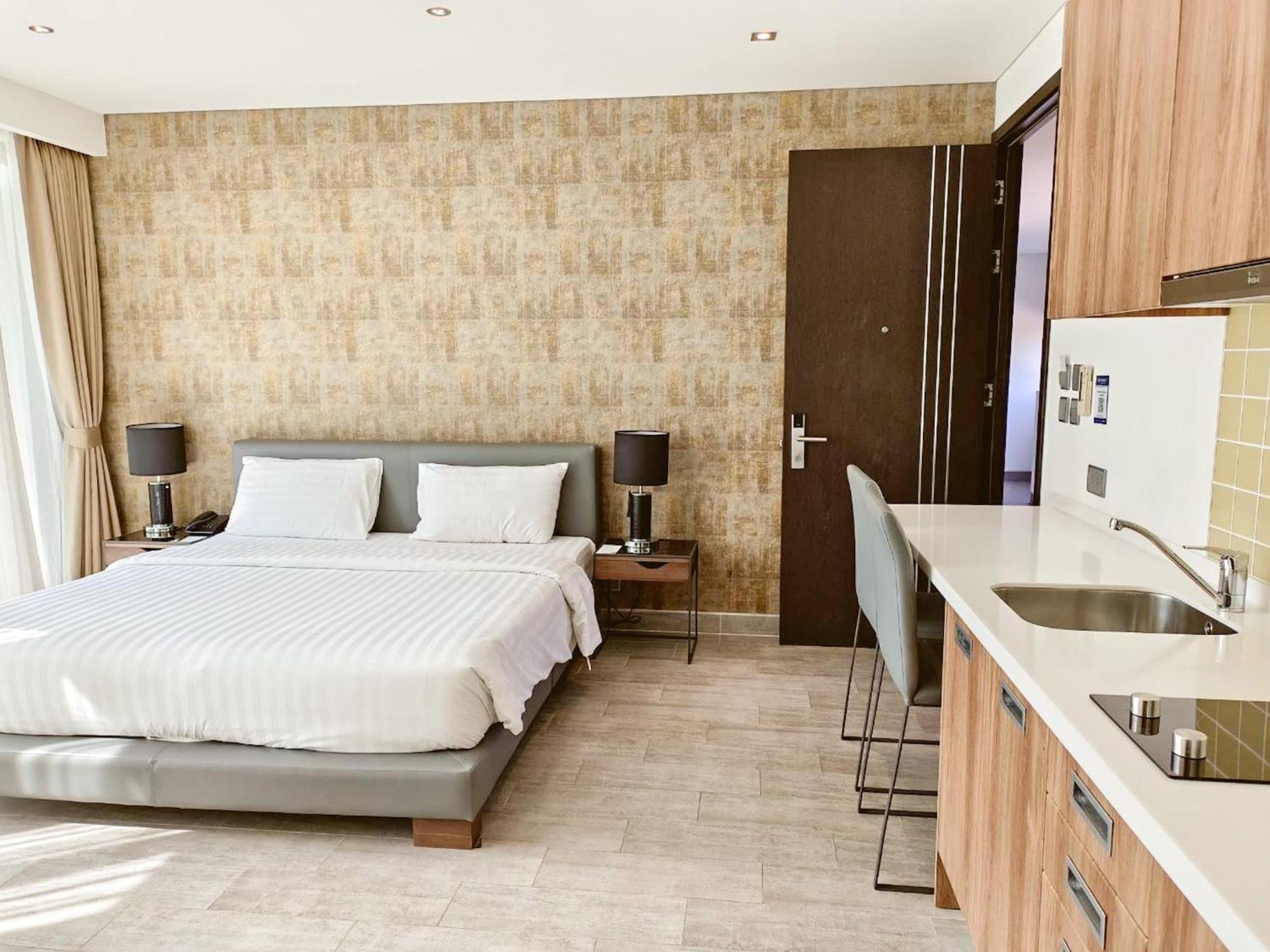 Lets Phuket Twin Sands Resort & Spa Patong Exteriör bild