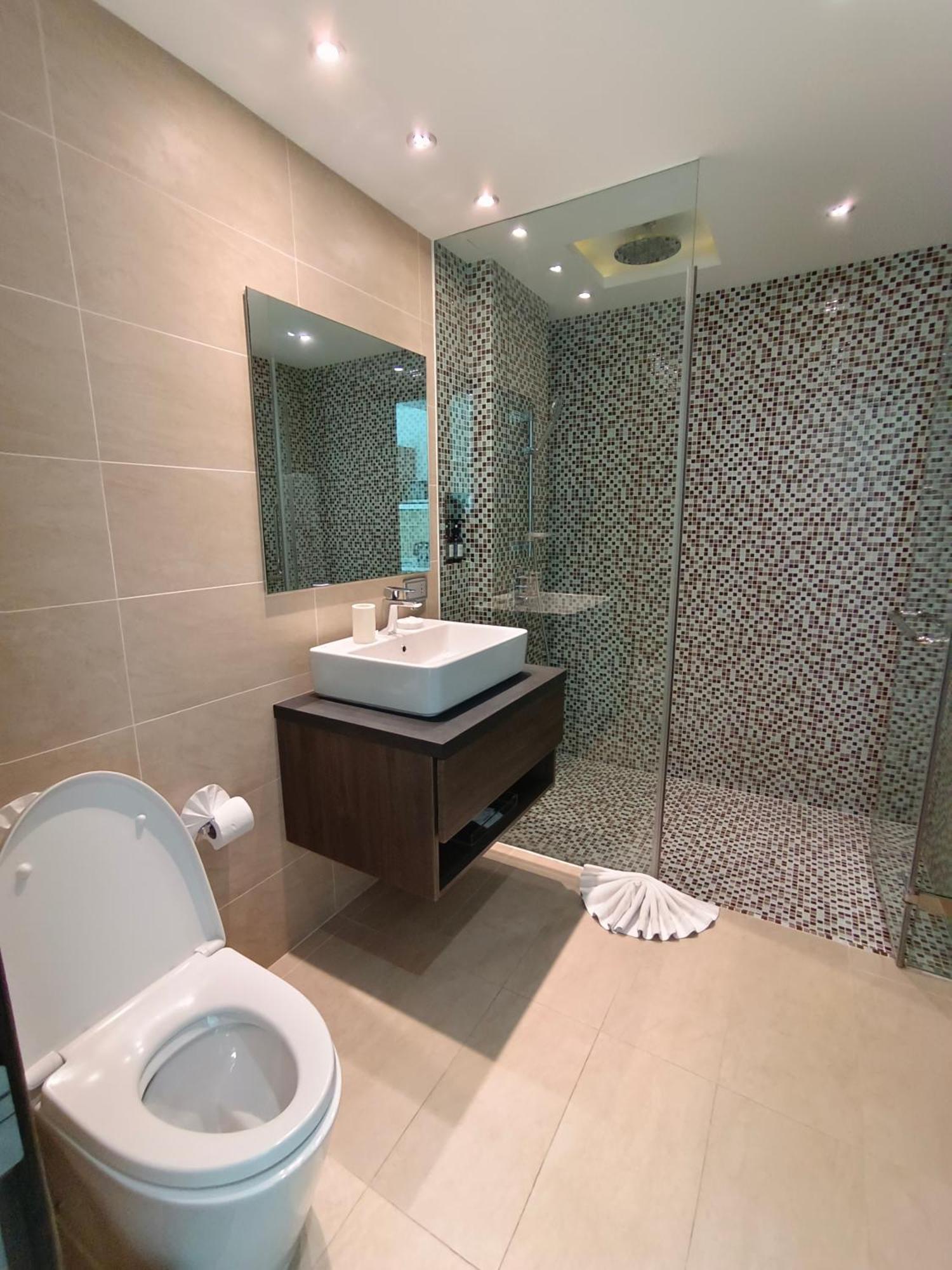 Lets Phuket Twin Sands Resort & Spa Patong Exteriör bild