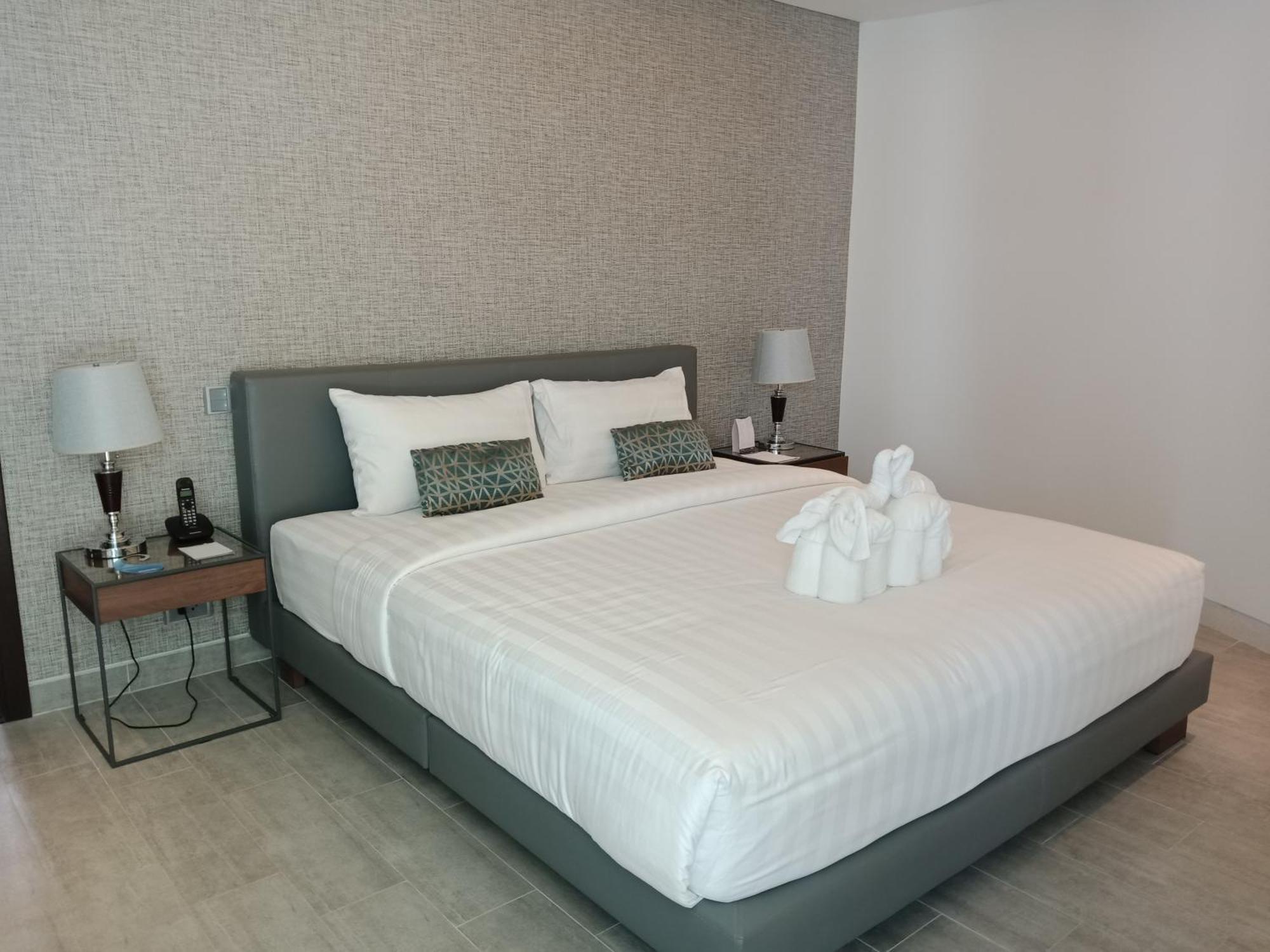 Lets Phuket Twin Sands Resort & Spa Patong Exteriör bild