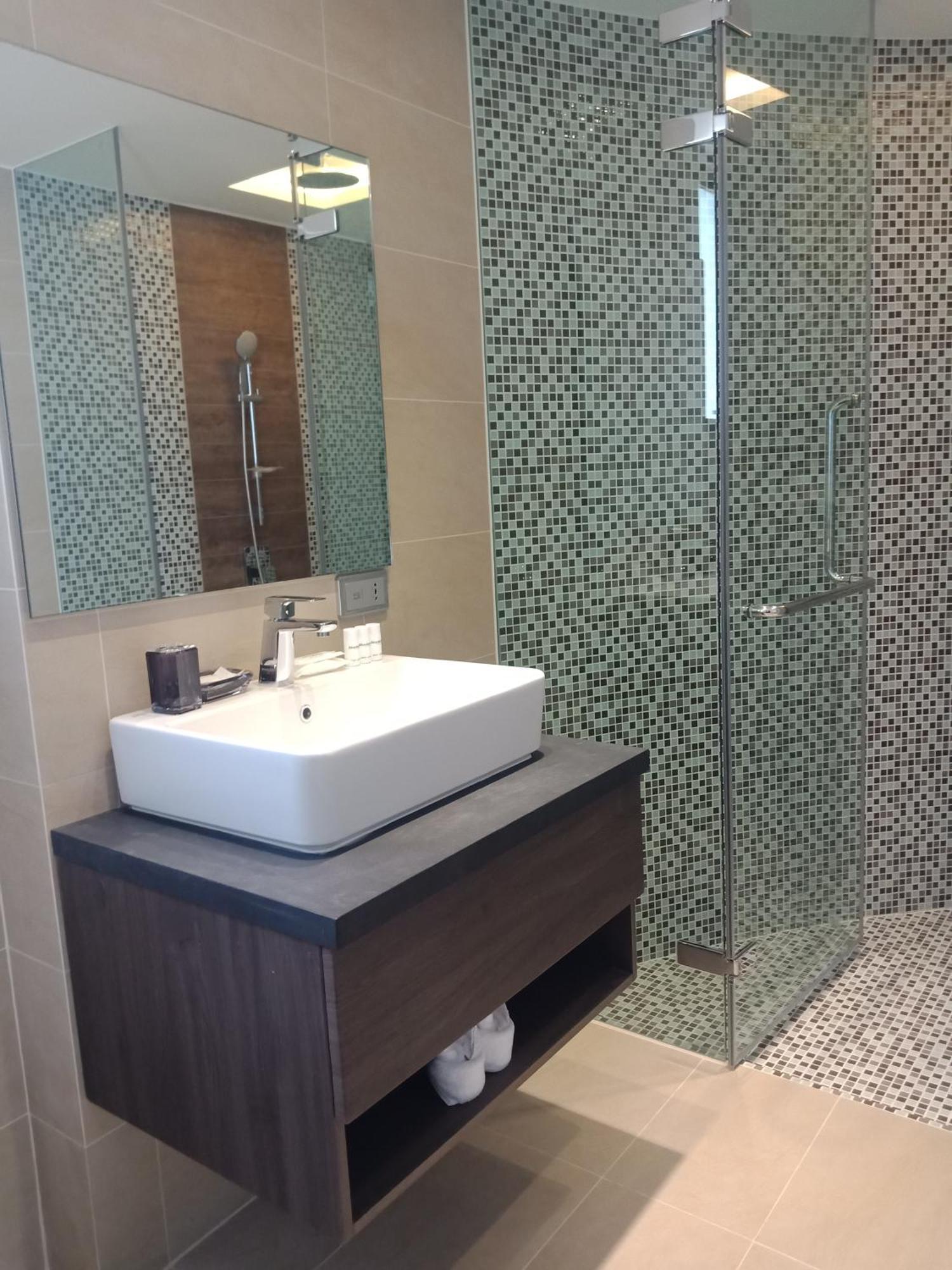 Lets Phuket Twin Sands Resort & Spa Patong Exteriör bild